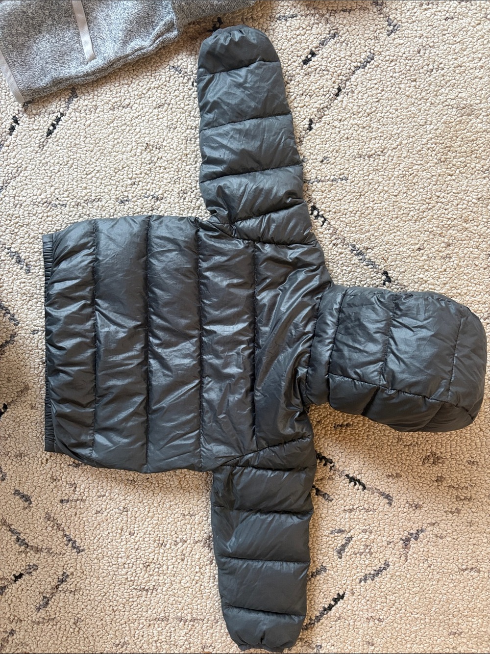 Patagonia Kids puffer jacket and fleece (2T) Like new - Picture 6 of 7